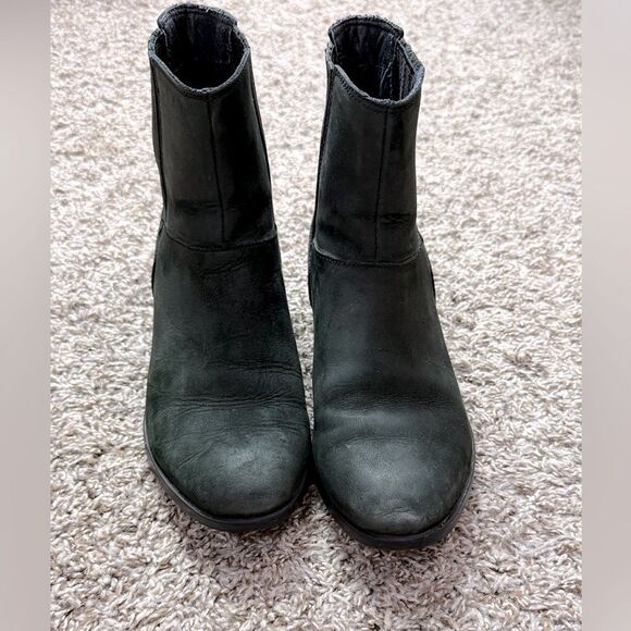 Sorel Black Leather Chelsea Boots - Picture 2 of 6